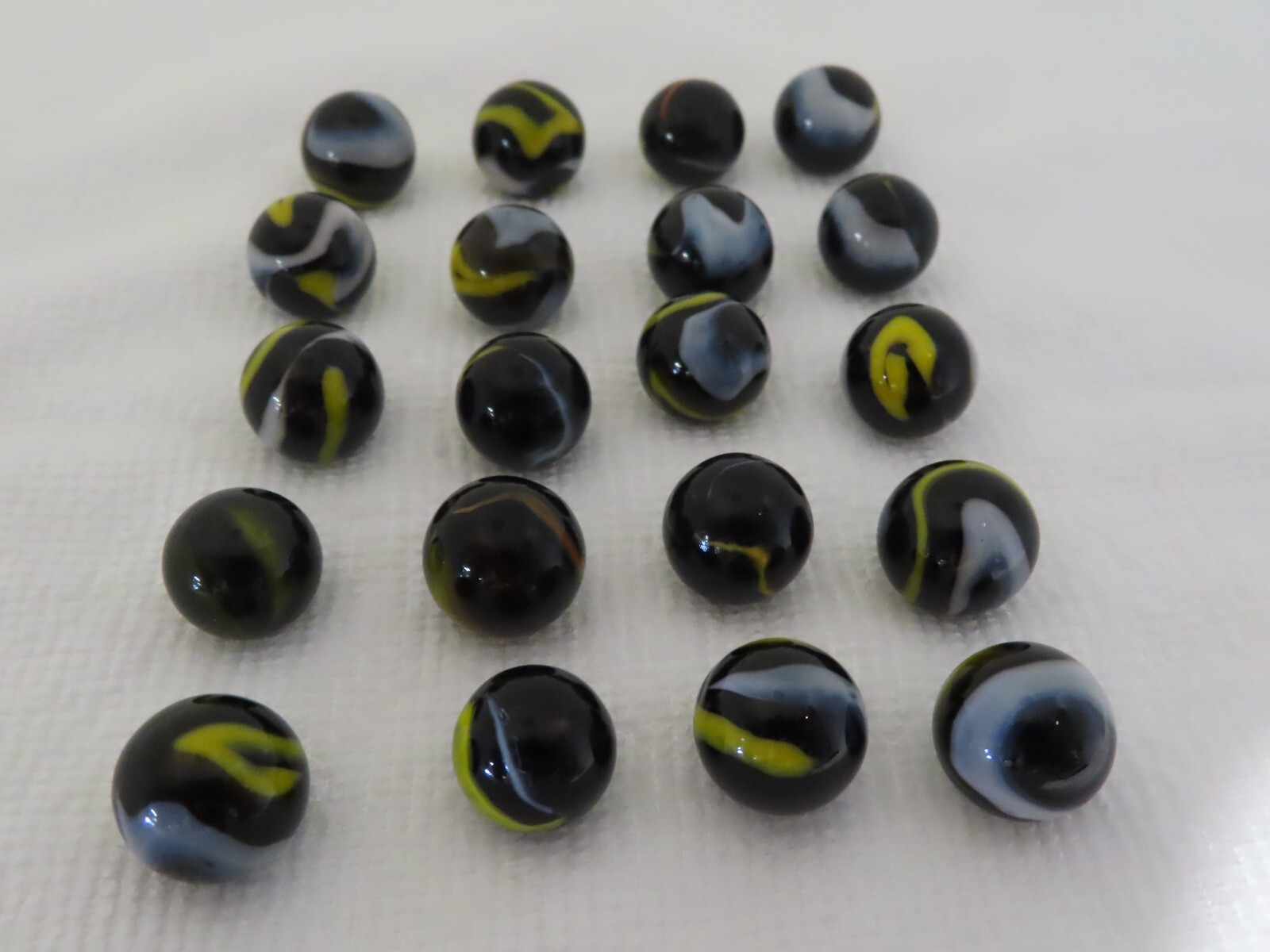 Raven Marbles Black/White/Yellow 20 Count