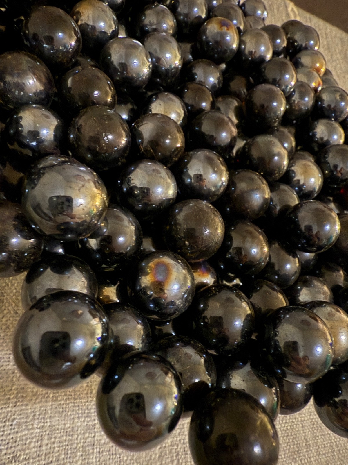 ⚫ Lot of Approx. 350 Iridescent Black Glass Marbles – Uniform Size – Decorative