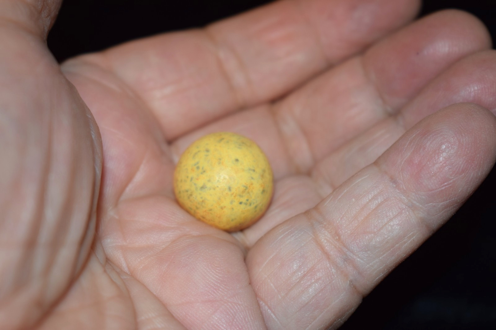 🐦➖⏩Antique Handmade Clay Stippled Sun🟡Yellow Shooter Size Marble .796″=51/64″