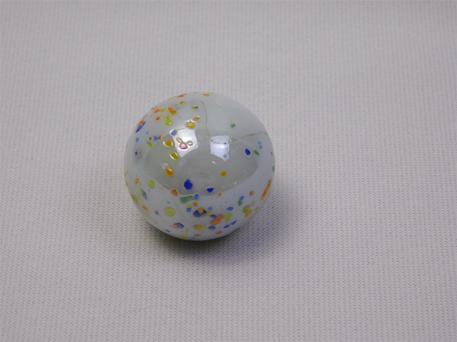 Single Vtg White Luster Confetti Glass Marble Shooter 1.25″ Diameter