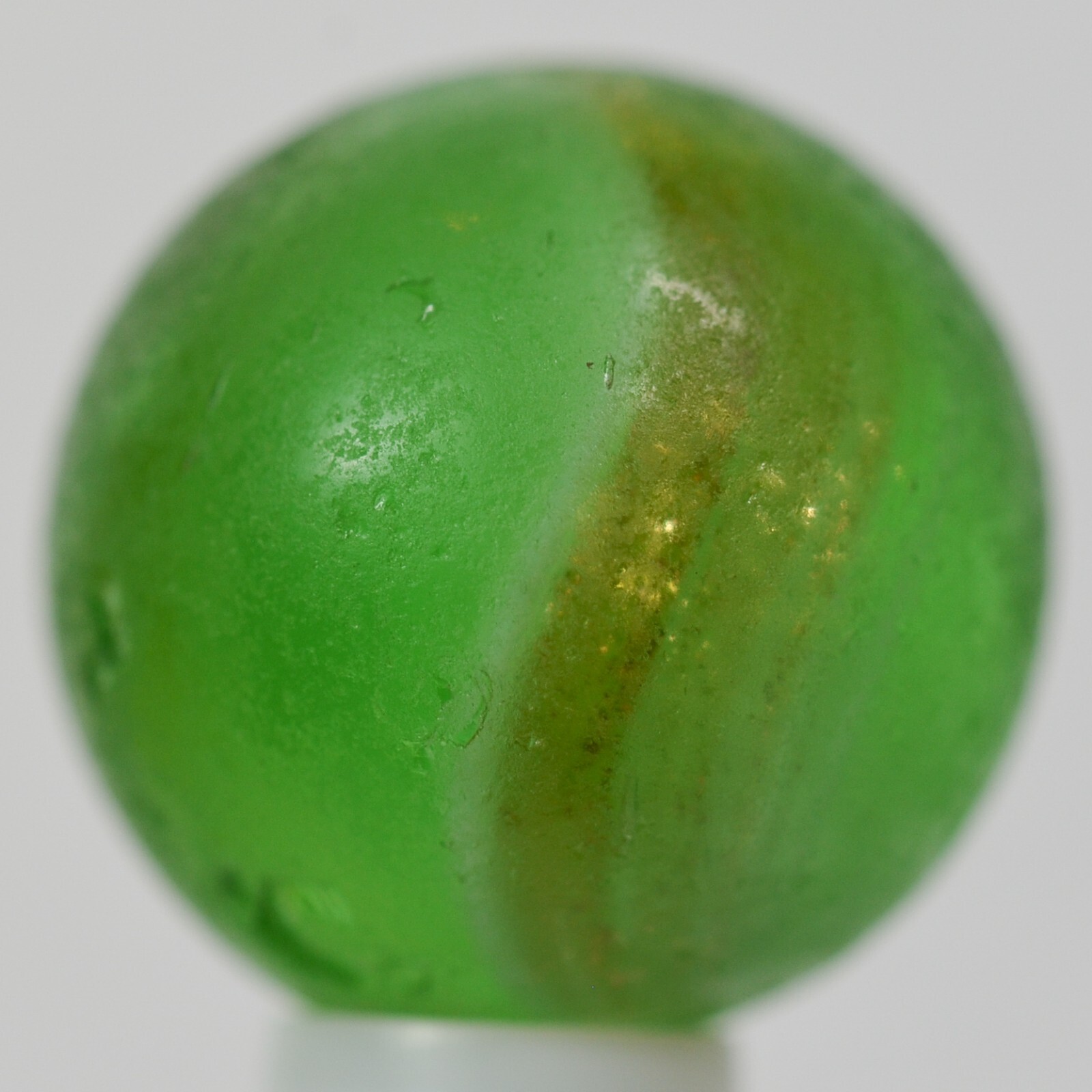 Handmade White Ribbon Lutz Marble Green Base 11/16 in, Good, Germany, S1390