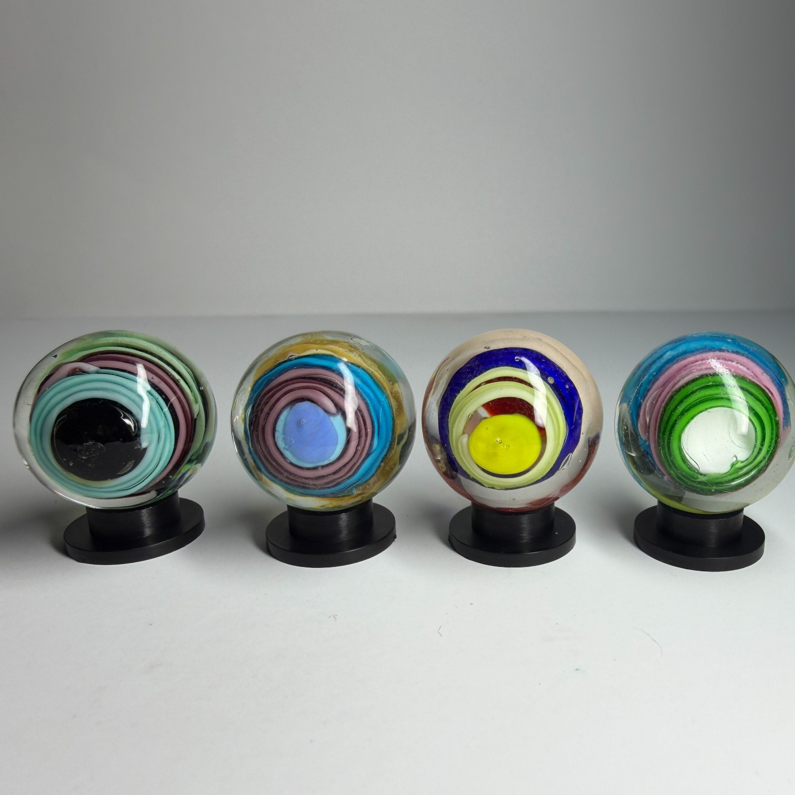 CURLICUE 16mm Handmade Glass Marbles Corkscrew Wire Core Shooters + Stand