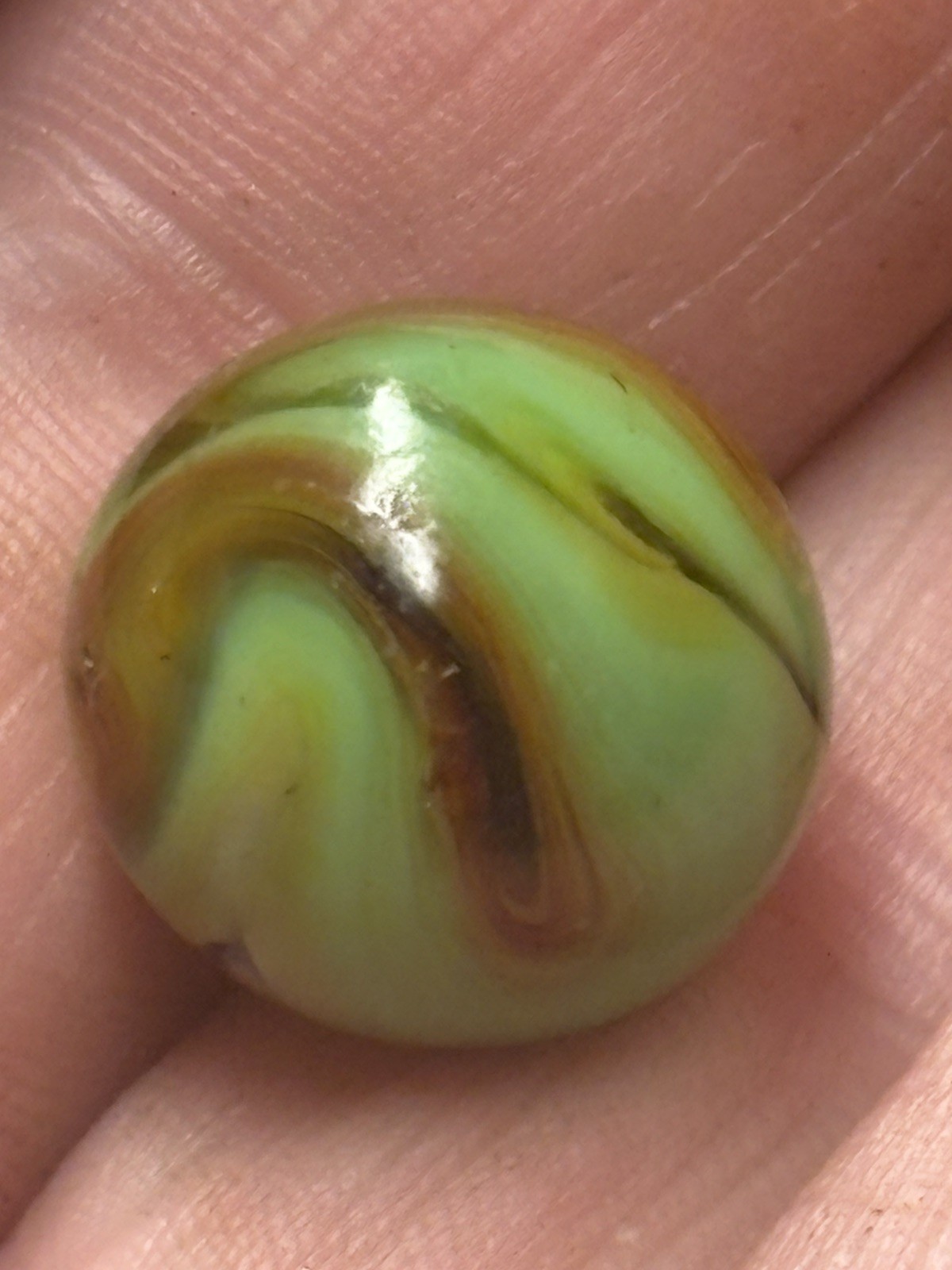 23/32″ Rare CAC 4 Color Swirl In Beautiful NM 8.9 Condition.