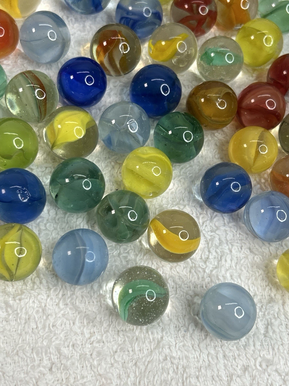 Vintage Lot of 100 Cat’s Eye Marbles Possibly Some Hybrid or Banana ? Lot 2