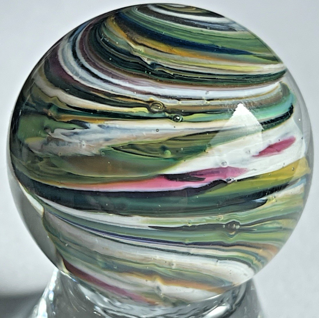 RICK DAVIS MARBLE SIGNED HANDMADE GLASS ART 1.44″ RED GREEN BLUE SWIRL