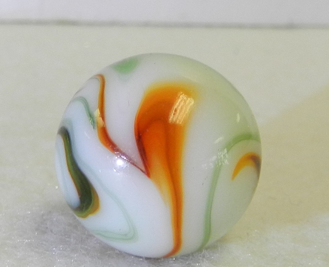 #20660m Vintage Miller Style Peltier Glass Christmas Tree Marble .74 Inches *NM*