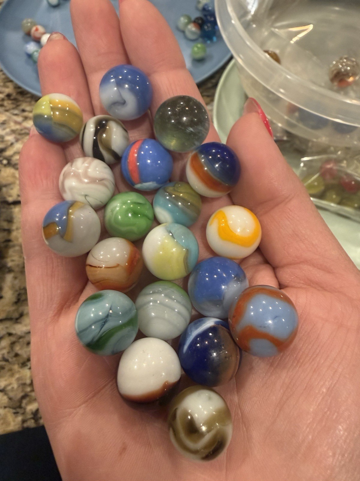 VINTAGE LOT OF 470+ GLASS MARBLES ASSORTMENT OF COLORS, STYLES & SIZES
