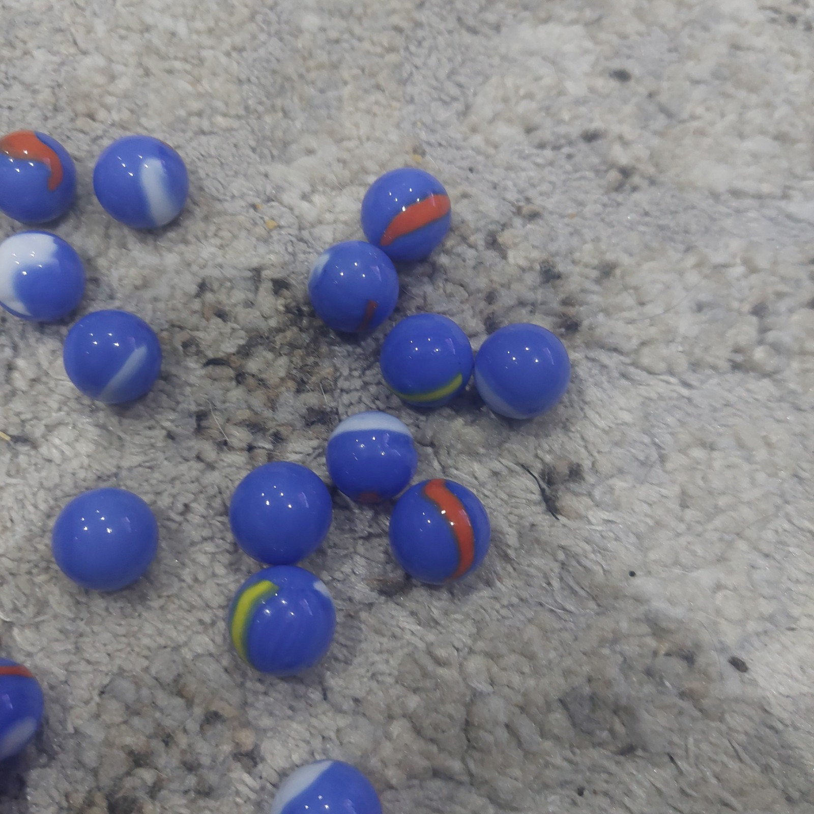 20 lot 16mm Blue Dolphin Mega Marbles Players Blue Yellow Red by Vacor near mint