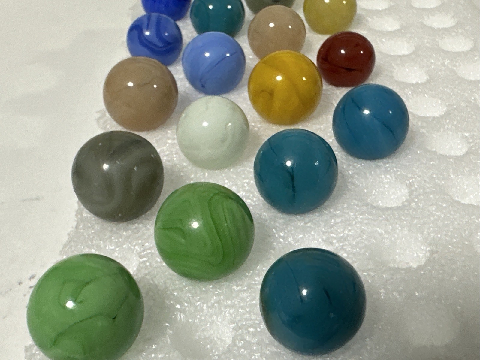 421 Lot Of 19 Vintage Champion Swirl Marbles!