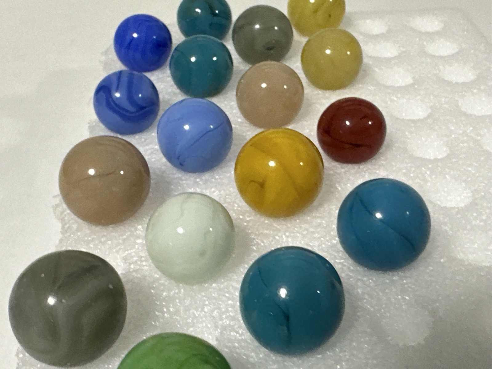 421 Lot Of 19 Vintage Champion Swirl Marbles!