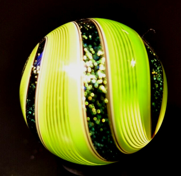 HOT HOUSE GLASS MARBLE/1.476″-LIME GREEN LATTICINIO STYLE WITH DICHROIC-GRASS GR