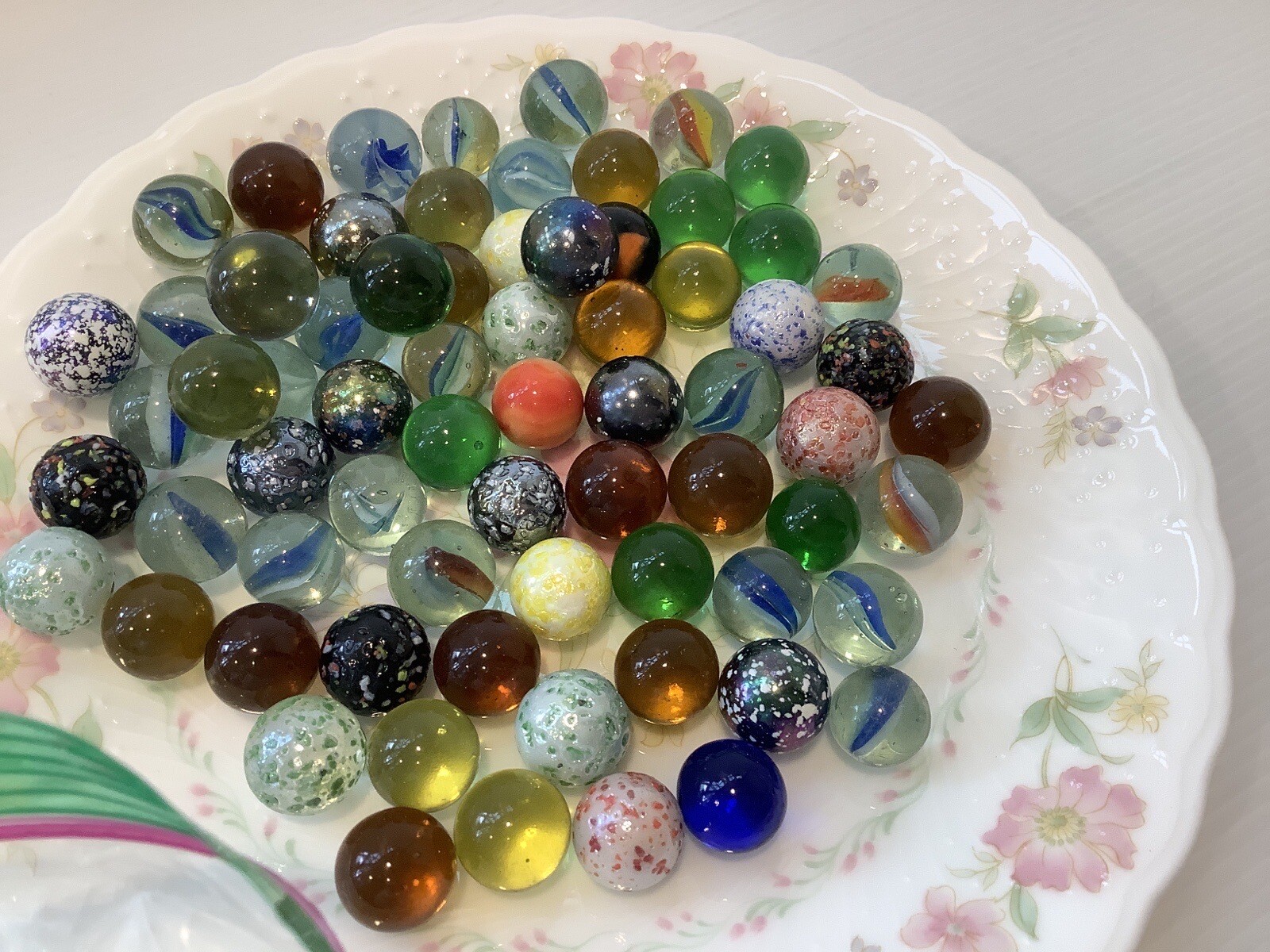 Marbles Glass In Large Candy Plastic Jar Lot 3 Toys Tom Bowlers