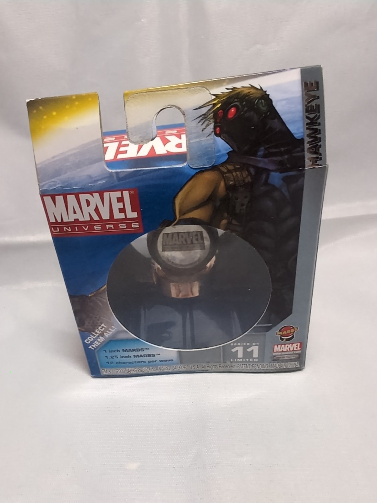Marvel Universe Marbs Hawkeye Marble and Base BRAND NEW – Series 1(11)