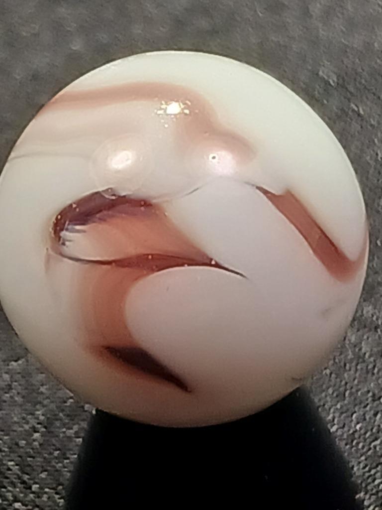 Alley Agate .56″ Light Brown to Lilac on Snow White Near Mnt Serious Marble A335