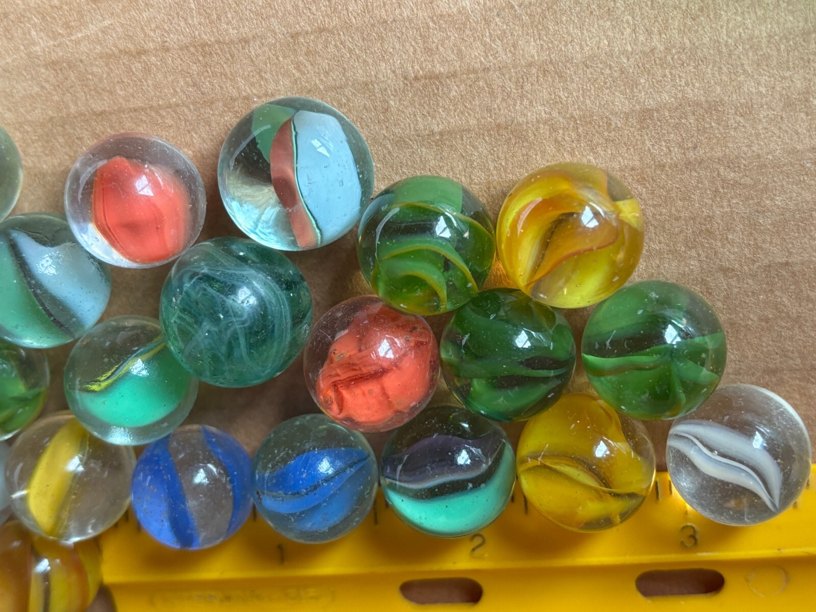 Lot of 40 Vintage Playing Marbles Swirl Red Blue Green /M25