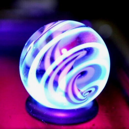 BRYAN TRILLAS GLASS MARBLE/.756″-BLUE BLACKLIGHT ZEBRA-BLUE UNDER BLACKLIGHT