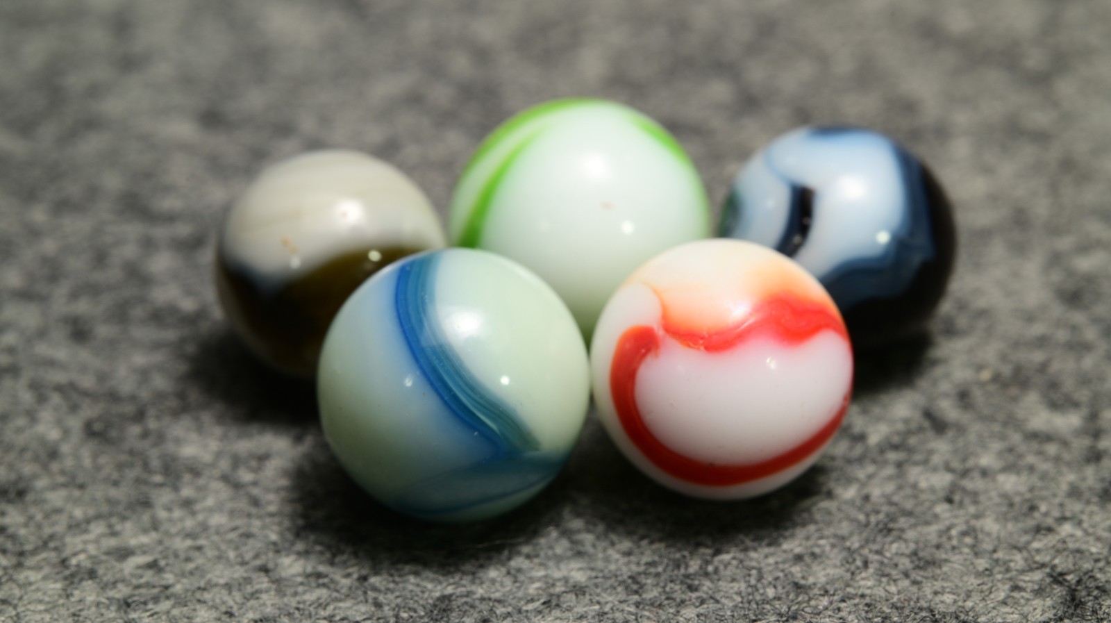 5 Vintage American WV Swirl Marbles, Mixed Sizes & Makers, Funky Colour Styles