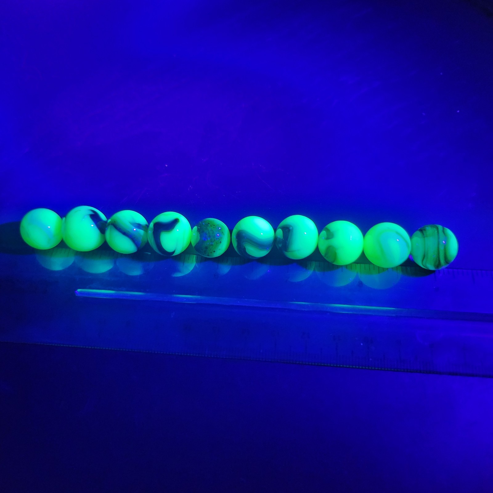 Lot Of 10 Panda Uranium Glass Vaseline Glass Marbles Uv Glow Multicolored