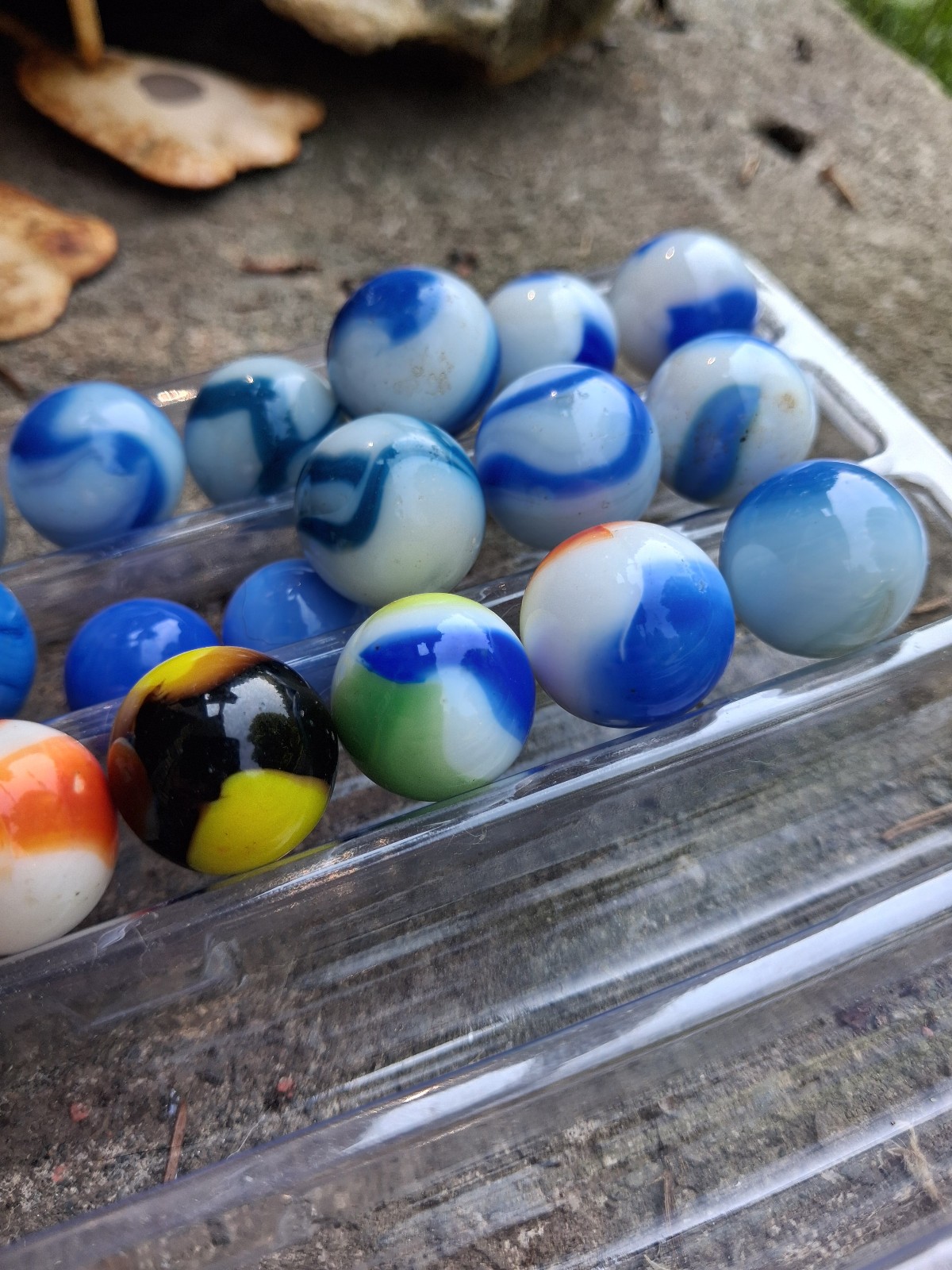 Mixed Lot Alley, Marble King, Akro Agate, Champion and others 28 Classic Marbles