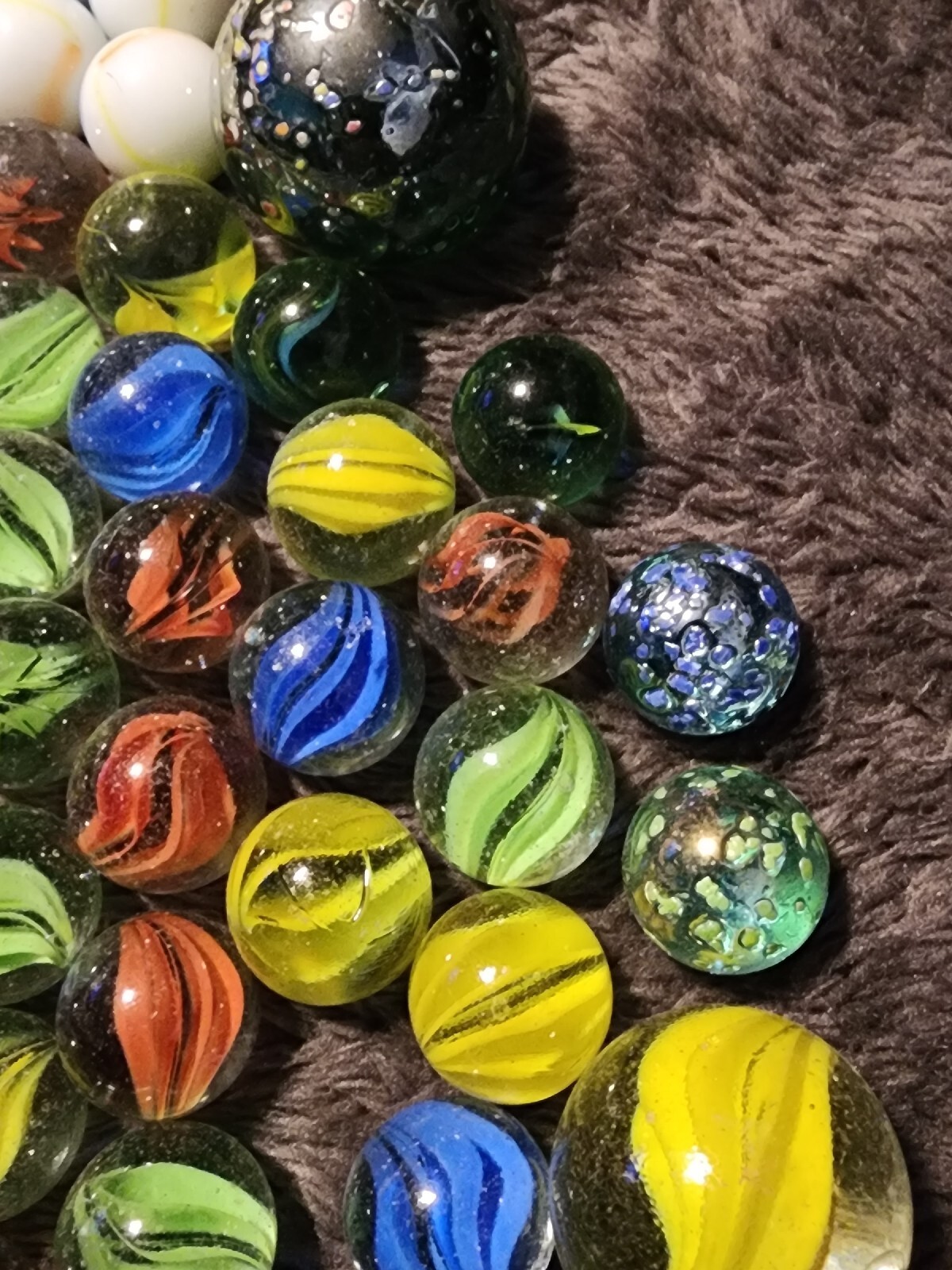 Vintage Marbles Mixed Lot 164 Marbles 7 Big 157 Small/regular Speckled And Other