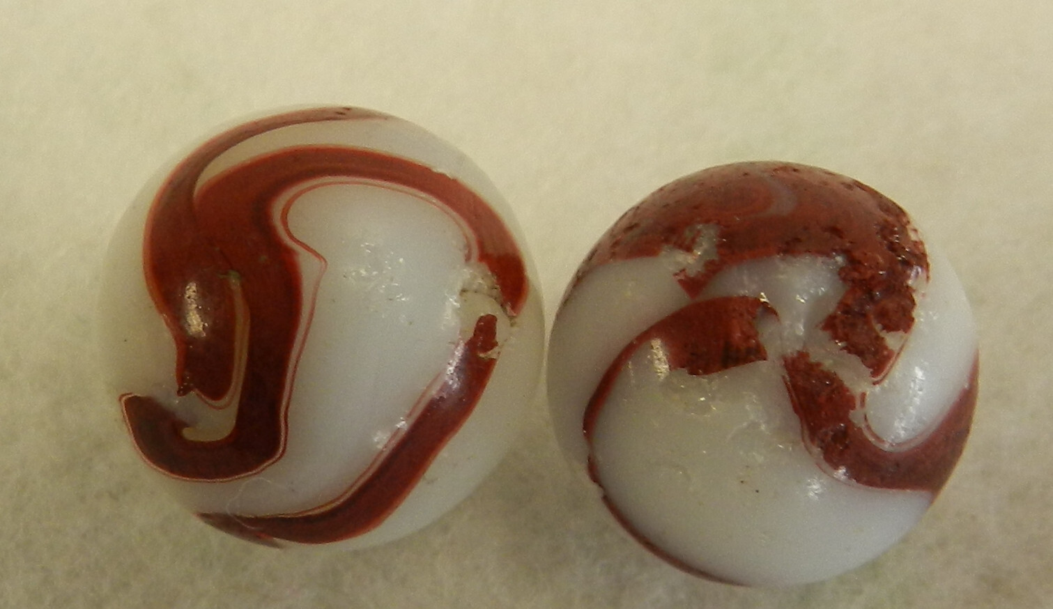 #18760m Vintage Pair of Rough Akro Agate White Oxblood Marbles .67 .69 Inches