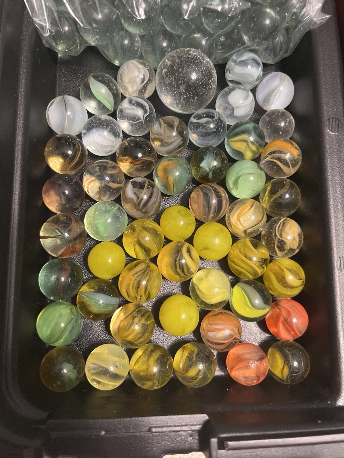 Mixed Lot Of Vintage Marbles 70 Clear 50 Colored/cats-eyes 1 Large Clear.