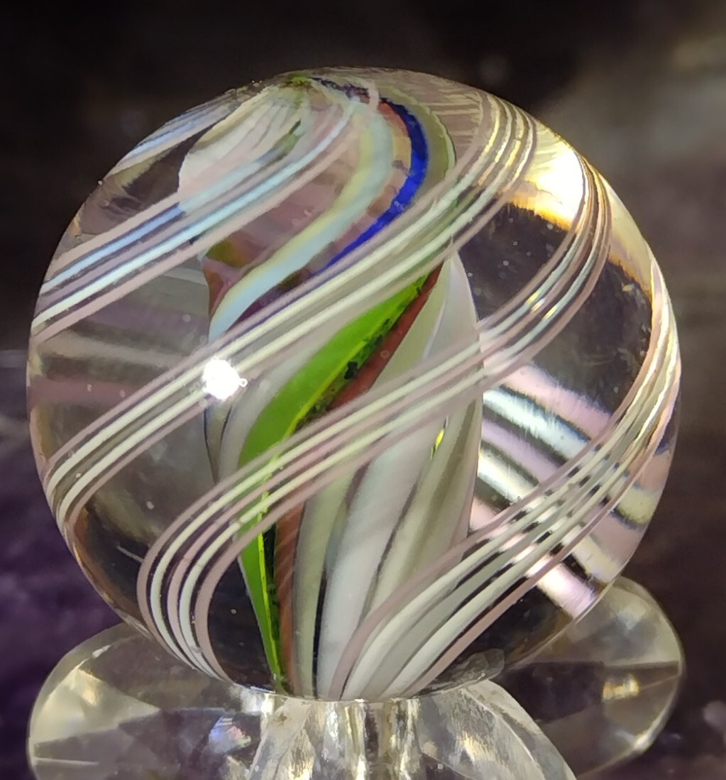 .89″ JODY FINE – BEAUTIFUL ART MARBLES -DIVIDED CORE W/ AV. NM+ LOOK