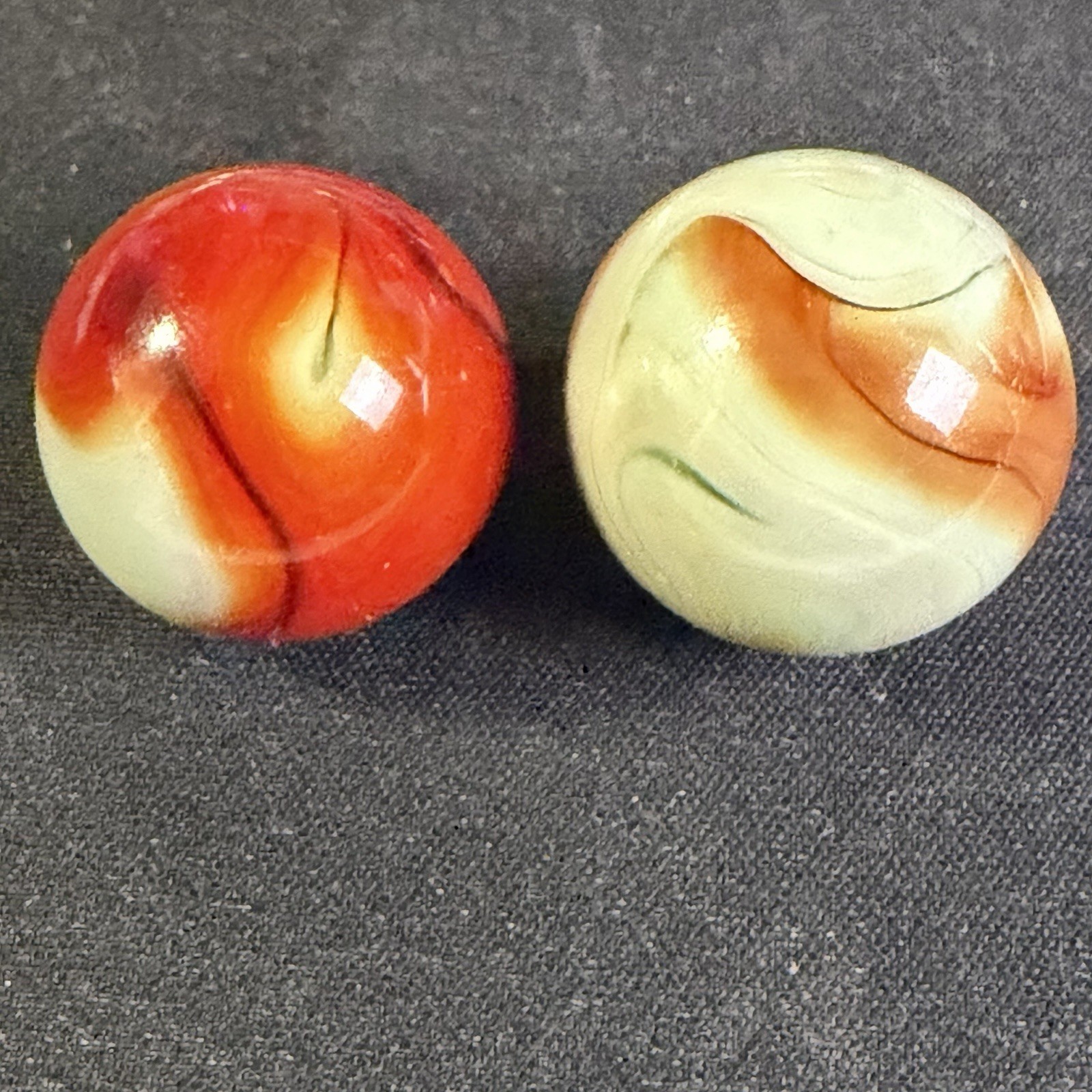 Set of 2 Jabo Classic Shooter Marbles .91″ & .96″ Slight Glow