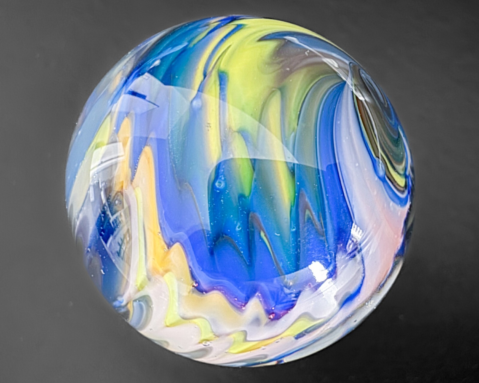 Eddie Seese 1.2″ 2001 Blue Yellow Pastel Handblown Wigwag Art Glass Marble
