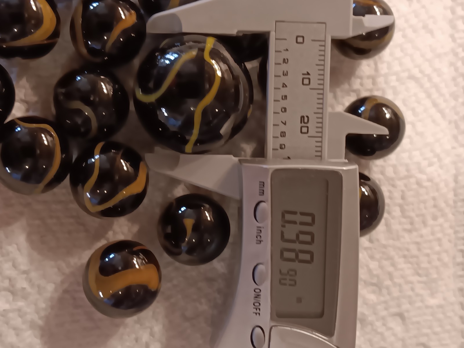 Poison Dart Black Yellow Machine Made Toy Marbles Set, 0.61-0.98 Inch, Ages 8+