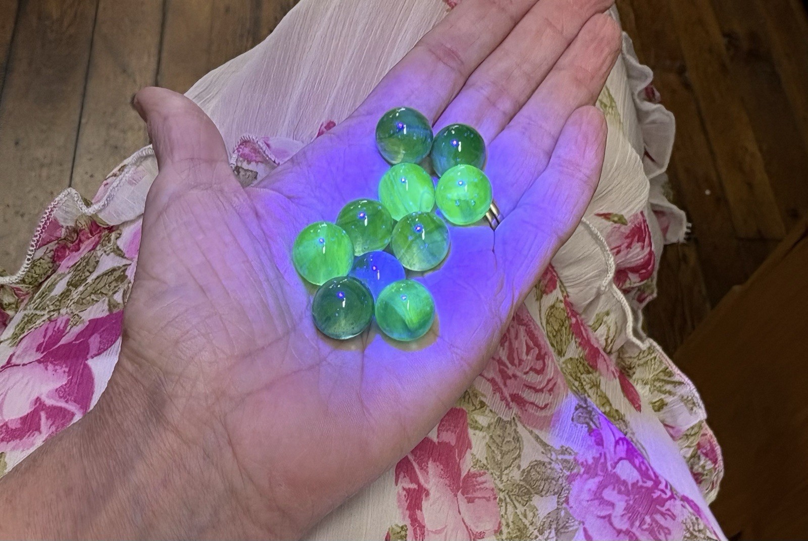Lot of 10 Blue Marbles Glow Green Under UV Reactive Glass Uranium Glass