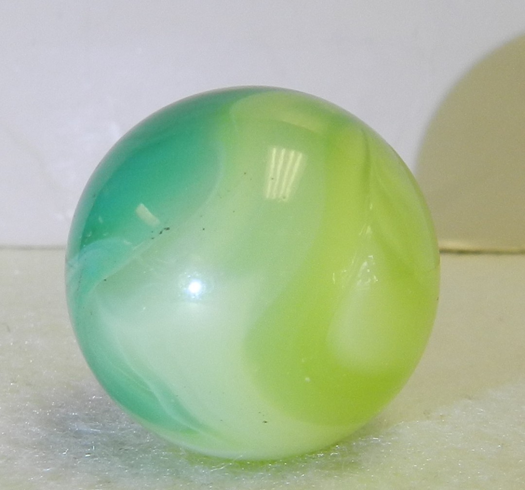 #21134m *Mint* Vintage Akro Agate Limeade Corkscrew Shooter Marble 1.01 Inches