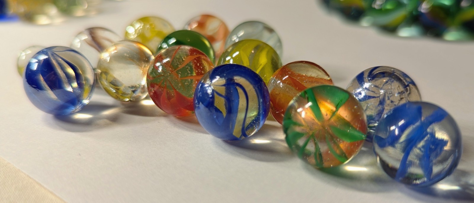 72 VINTAGE MARBLES Mix Lot CATS EYE 6-8 Vein CONFETTI Speckled CLEAR COLOR GLASS