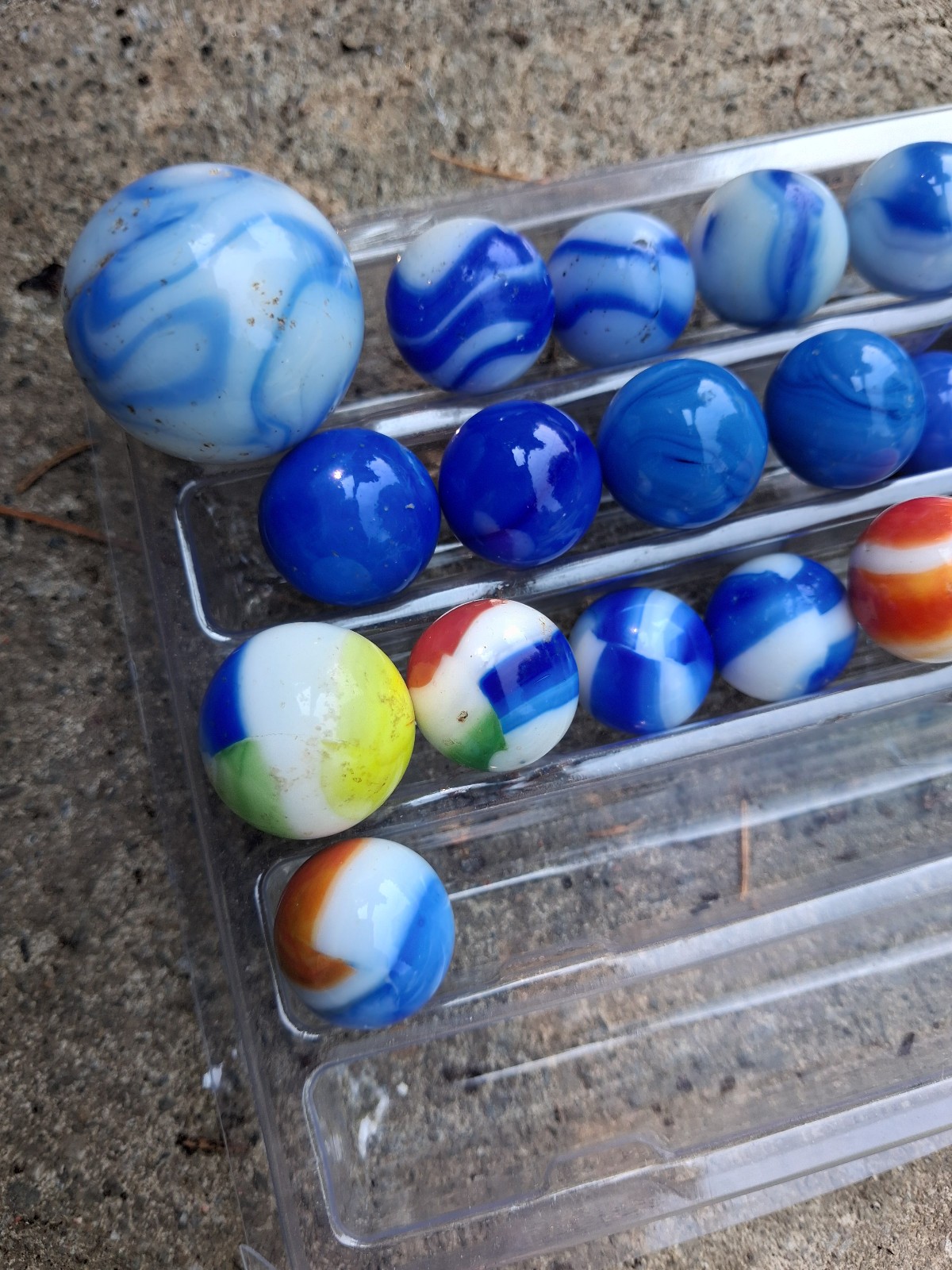 Mixed Lot Alley, Marble King, Akro Agate, Champion and others 28 Classic Marbles