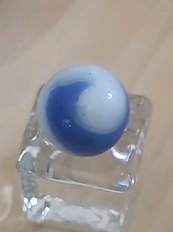 17 mm Marble, “White Base” with Lt. Blue & Dark Blue Swirls, “Corkscrew” NM/-M