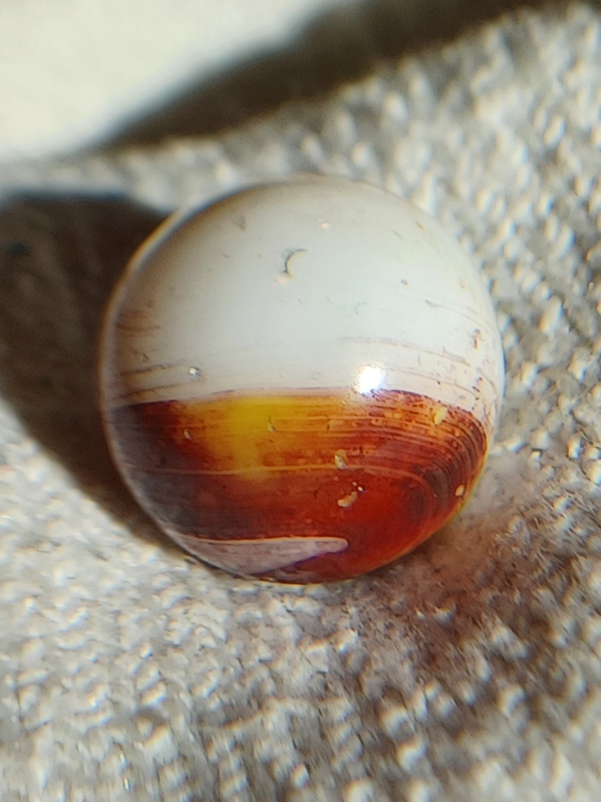 Dug Akro corkscrew featuring accidental color change from cullet bleeding. Rare.
