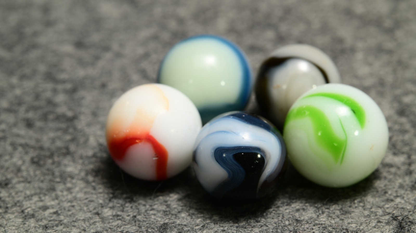 5 Vintage American WV Swirl Marbles, Mixed Sizes & Makers, Funky Colour Styles