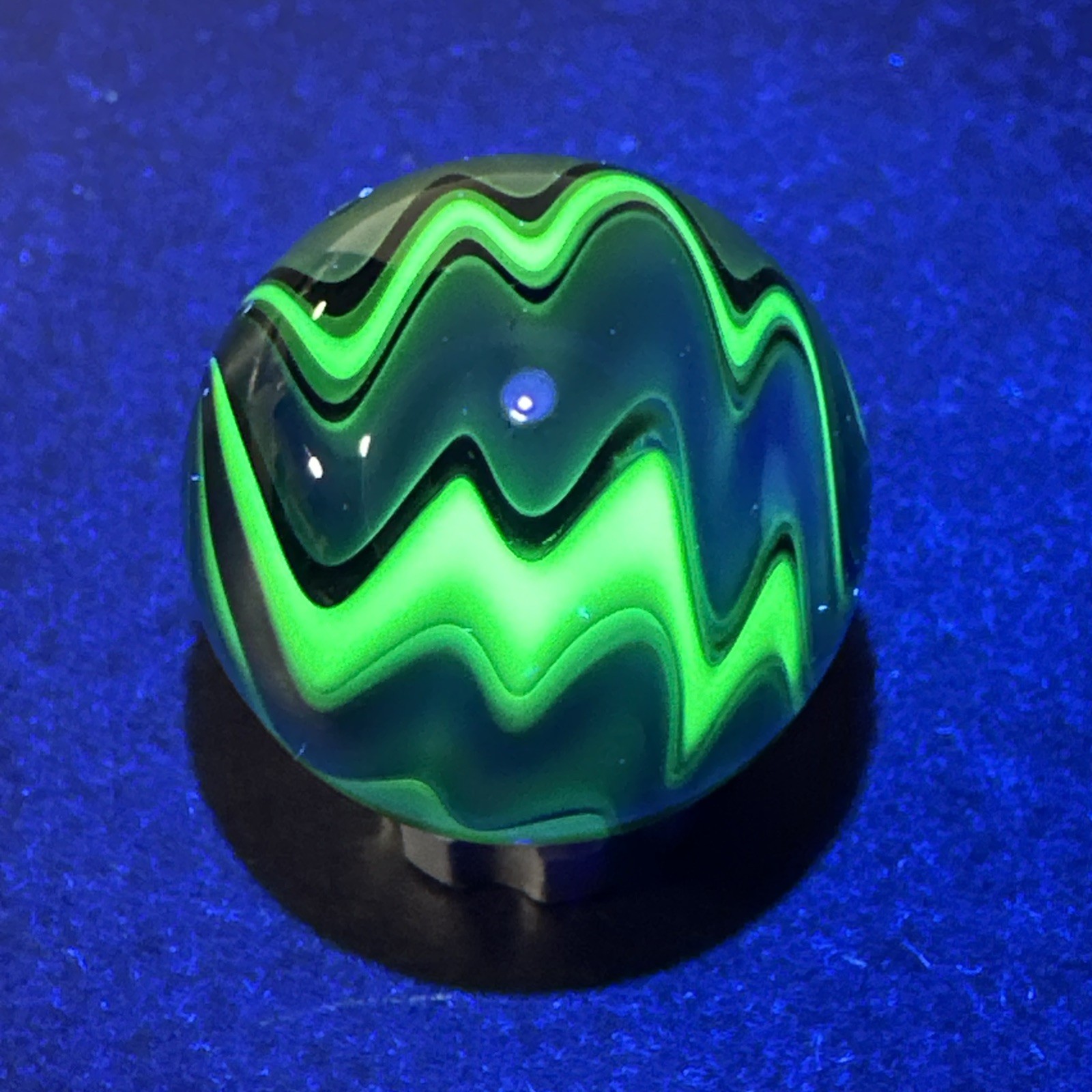 Contemporary Art Glass Marble 1″ Fumed Blue Green Wigwag W/ UV Reactive Glow!