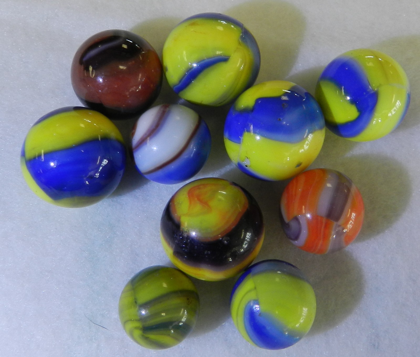 #20480m Vintage Group of 10 Mixed Marble King Marbles .61 to .75 Inches.