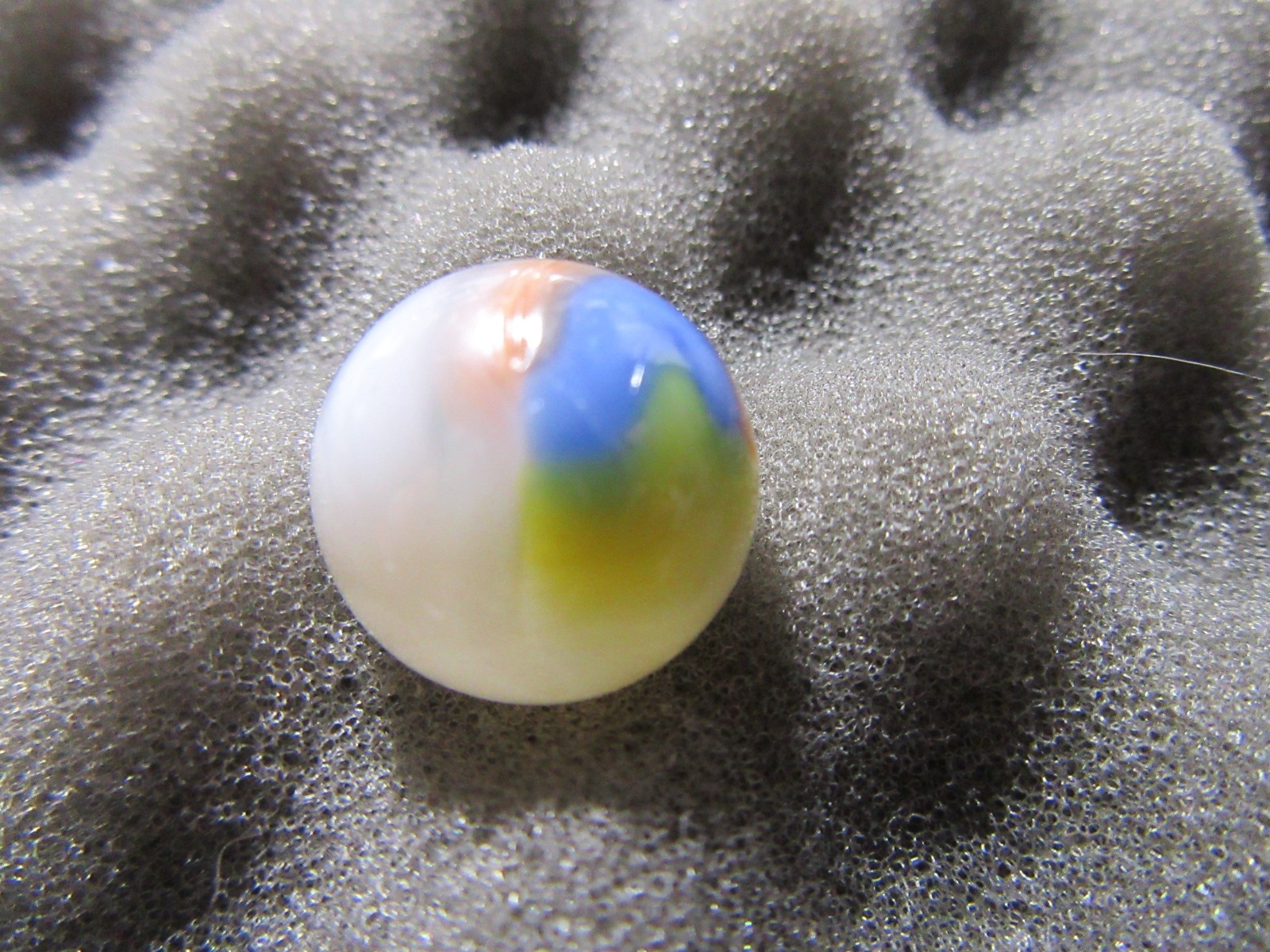 VINTAGE VITRO. Marble has a Blue Heart. w Yellow, White, Pink 21/32″