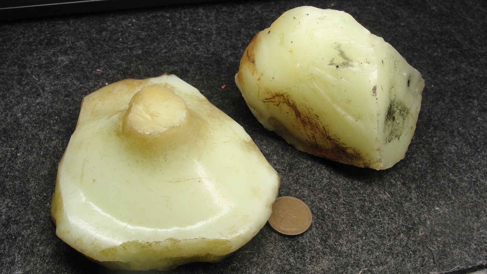 25 POUNDS of FENTON UV Cullet recovered at Vitro Marble factory Priority ship