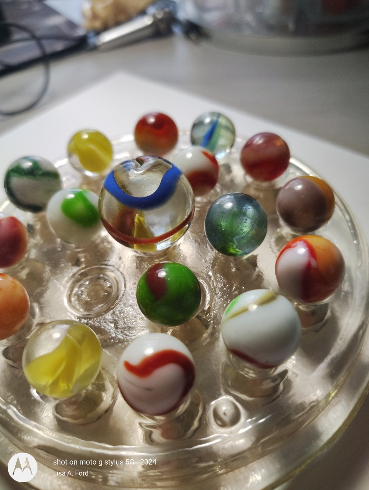 Vintage Lot 17 Akro Agate Peltier Alley Vitro Glass Marbles + 1″ Ribbon Shooter