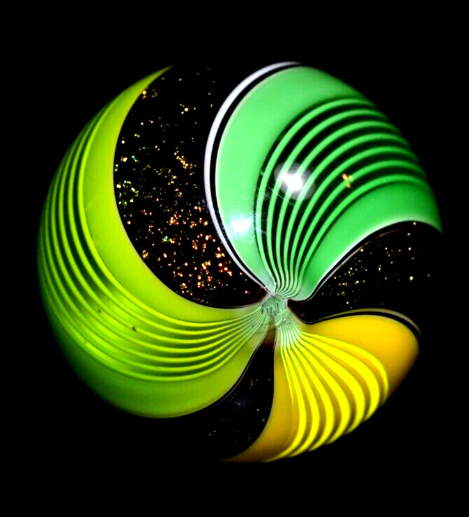 HOT HOUSE GLASS MARBLE/1.475″-LATTICINIO TRIPLE WITH DICHROIC #522-LIME,GRASS,YL