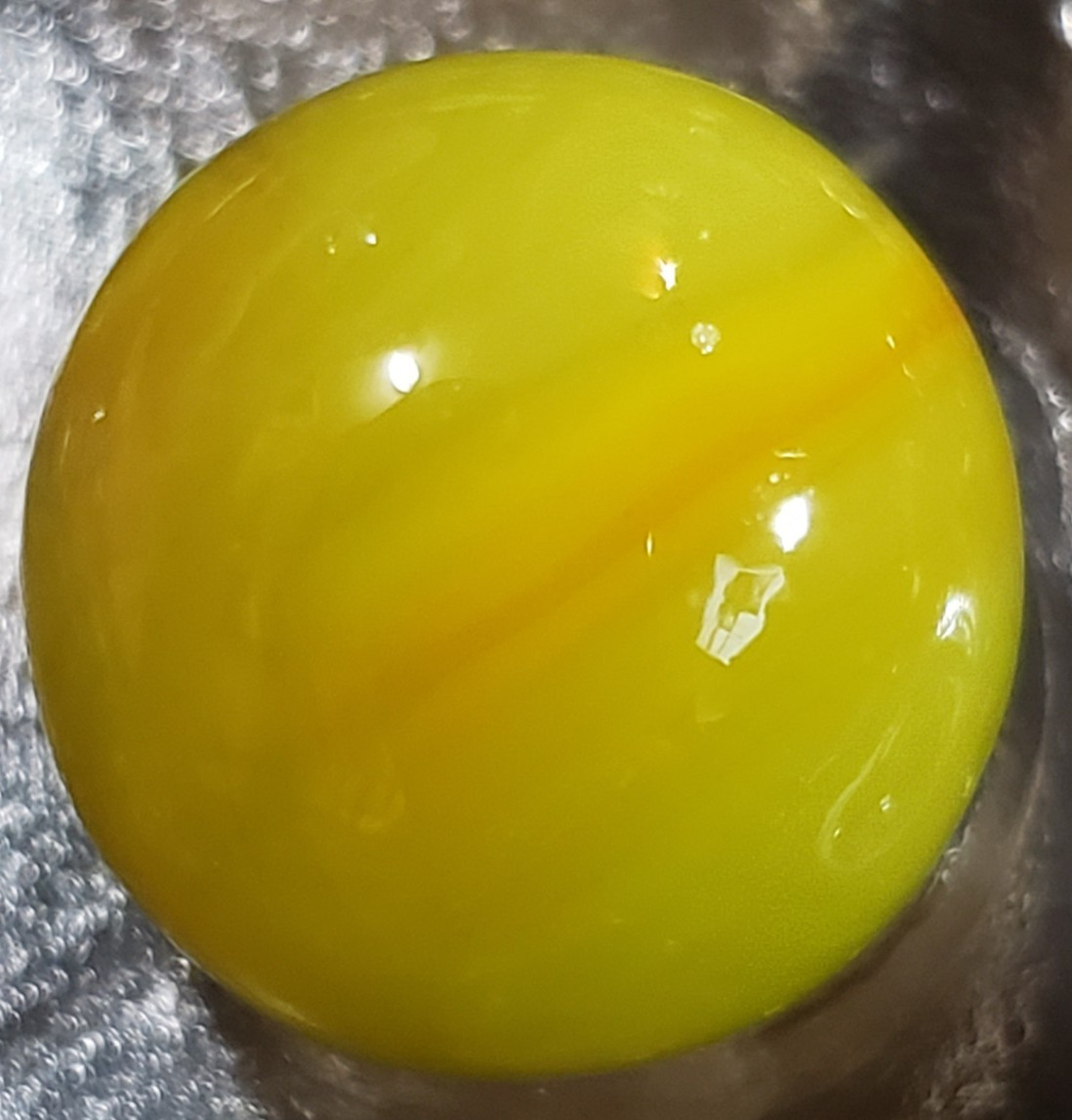 HTF Akro Agate ELECTRIC CADMIUM YELLOW LEMONADE UV MARBLE WET MNT SZ 19/32
