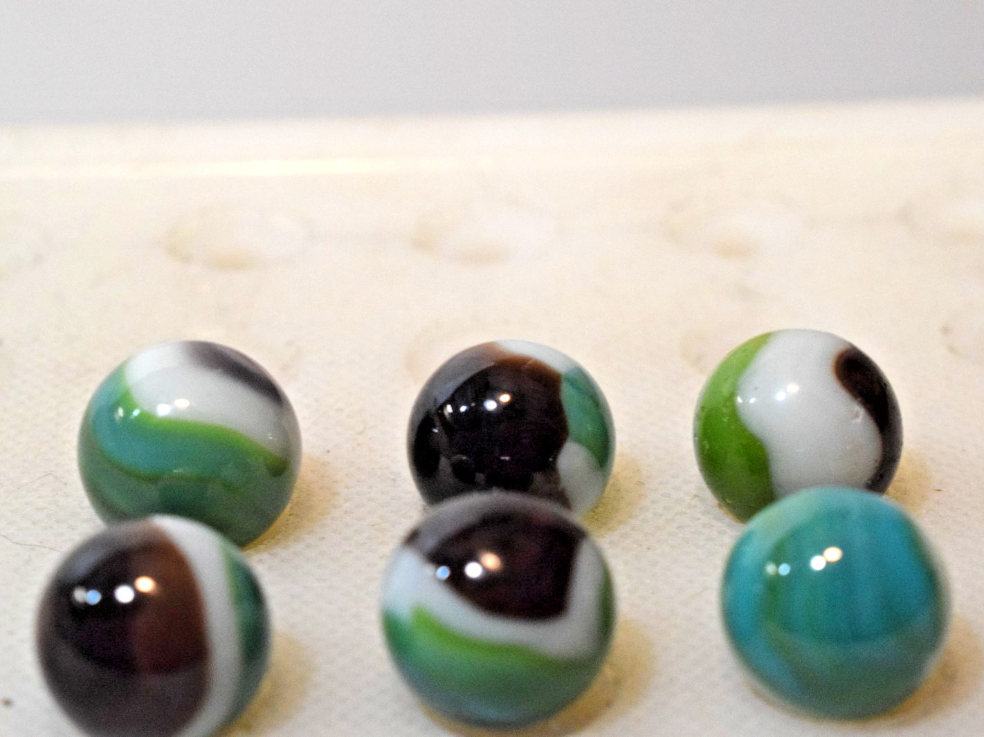 VITRO AGATE MARBLES WHITIES 6PC LOT BROWN AQUA OPAQUE WHITE STRIPE BANDED PATCH