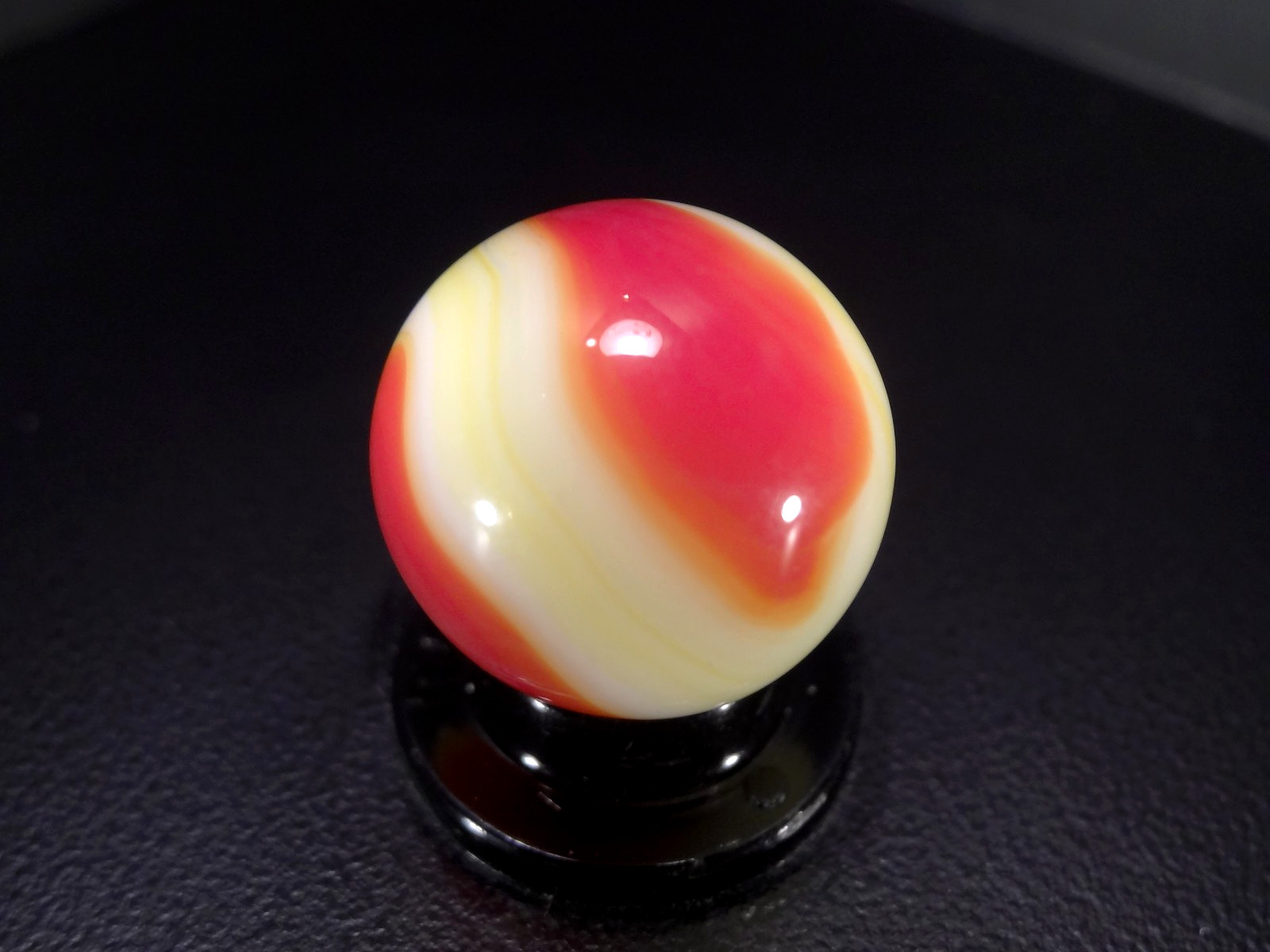 AKRO AGATE Lifesaver Yellowish Green – Red – White PRISTINE WET MINT