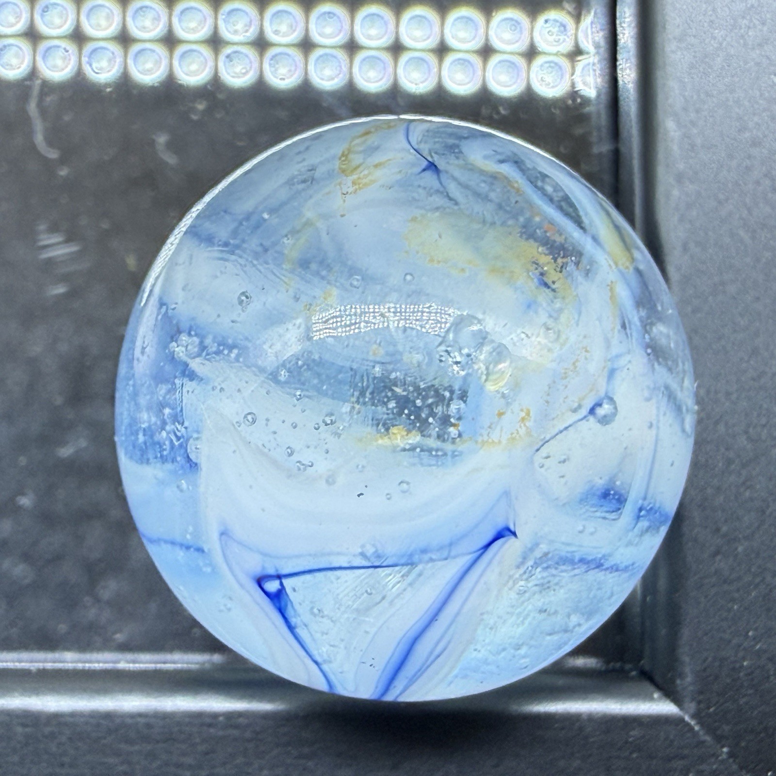 WV Alley Ravenswood Wirepool Swirl Marble NM Condition White And Blue .60”