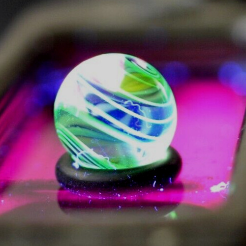 BRYAN TRILLAS GLASS MARBLE/.597″-GREEN ZEBRA BLACKLIGHT-OLIVE,YELLOW, LIME, BLK+