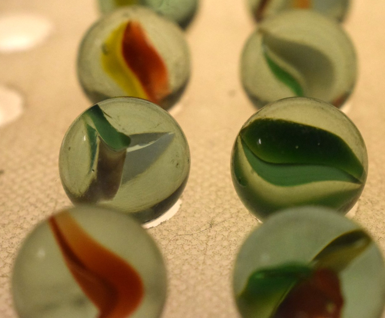 JAPAN CLEAR GREEN MARBLES CATS EYE BANANA 21PC LOT 1960s VINTAGE RED BLUE YELLOW