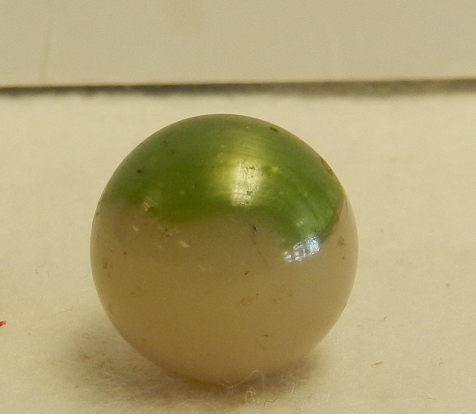 #19956m Vintage Peltier Glass Pearlized Patch Marble .62 Inches